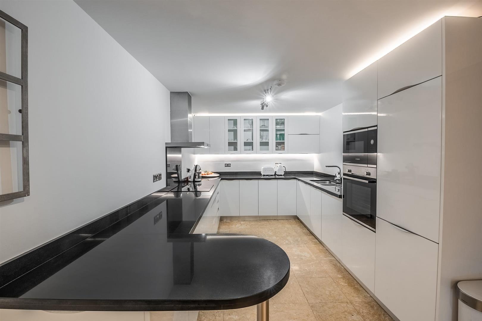 Image of Apartment - 3 Bedrooms - 2 Bathrooms for Sale in Ocean Spa Plaza-Gibraltar, Image 4